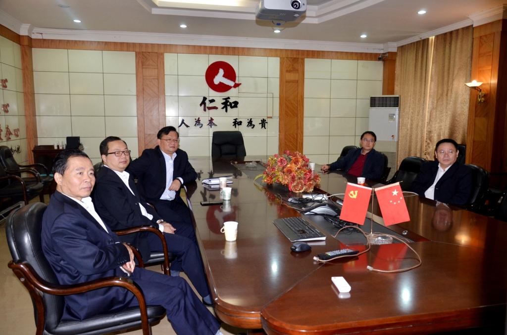 仁和集團(tuán)干部員工認(rèn)真收聽收看十九大開幕盛況