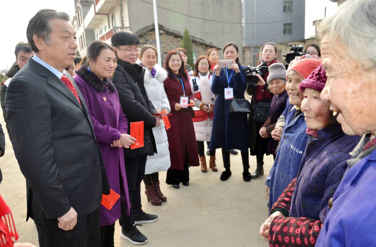 仁和集團(tuán)走訪慰問杏塘村委困難群眾