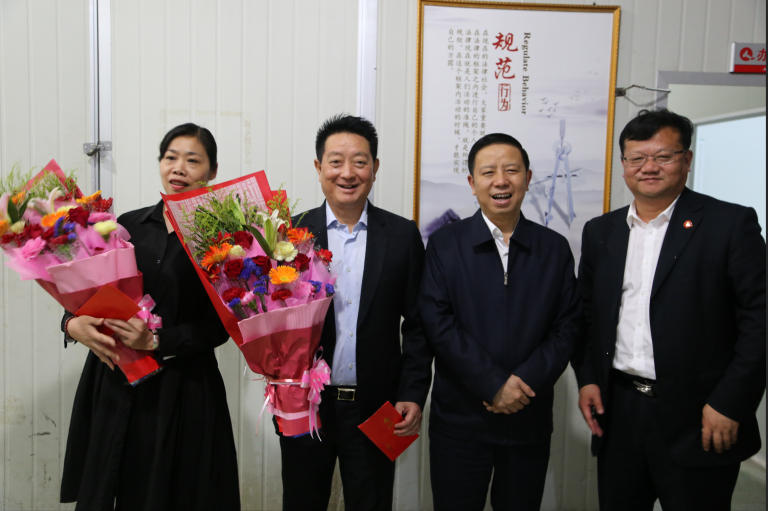 董曉明市長(zhǎng)到仁和集團(tuán)走訪慰問(wèn)