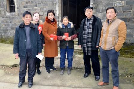 集團走訪慰問樟樹困難戶和塘圩村 (1).jpg